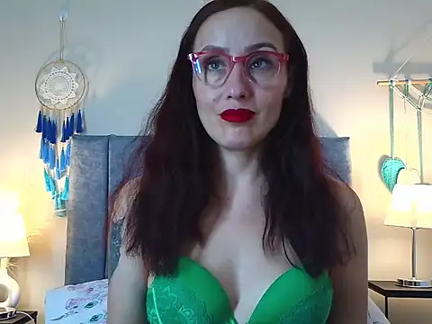 IberianMoonMK Webcam show