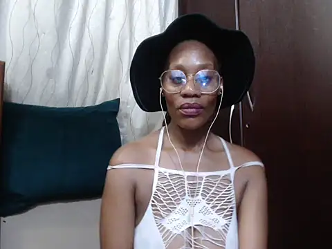 Pokazy przed kamerką – sweetcandyx24