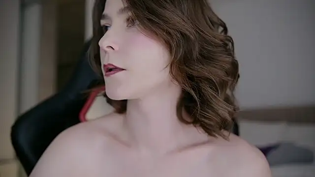 WowHelloAlice Show in webcam