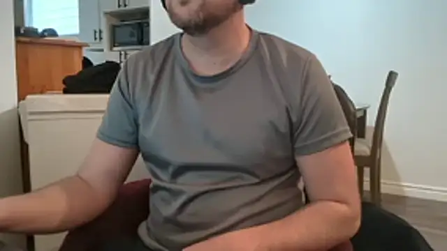 Greyd333: διαδικτυακό σόου στην κάμερα