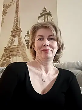 stellahere8 即時 XXX 聊天