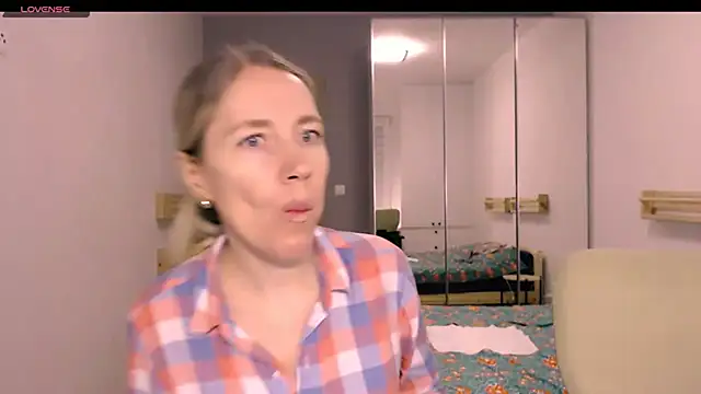 Javelinka লাইভ XXX চ্যাট