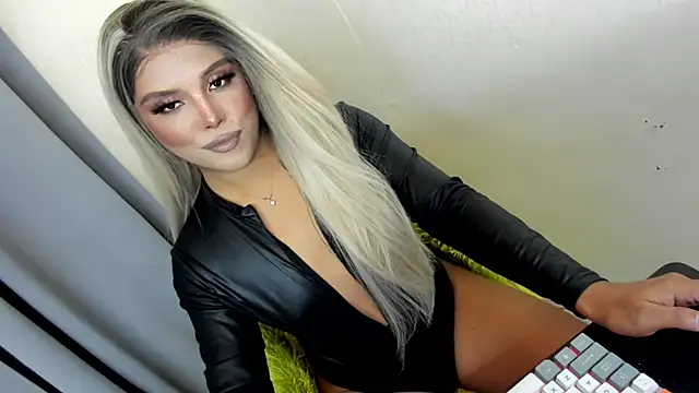 โชว์เว็บแคมของ Saphira_Luxx