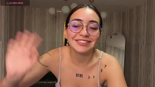 miss_andreaa_t Show Webcam