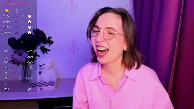 KindHazelHere_ Adlı Modelin Canlı XXX Sohbeti