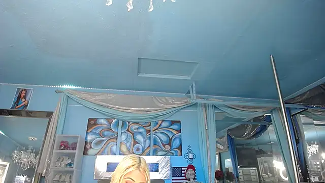 Онлайн чат XXX ADRIANNA_FOX