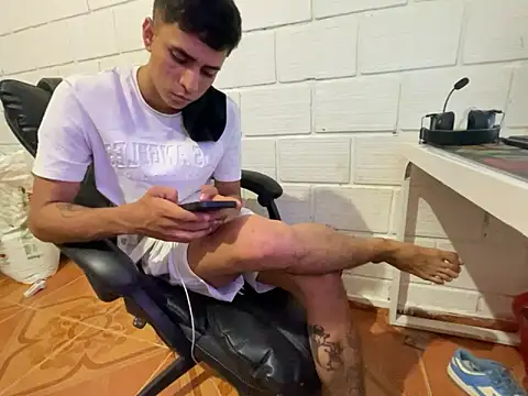 Max_TheHorseDick 即時 XXX 聊天