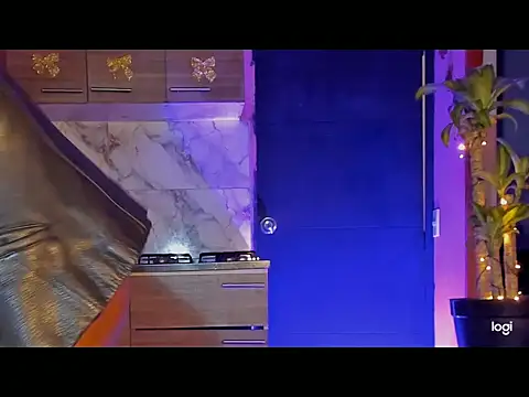 aprille15 Adlı Modelin Canlı XXX Sohbeti