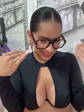 Mau_White Adlı Modelin Canlı XXX Sohbeti