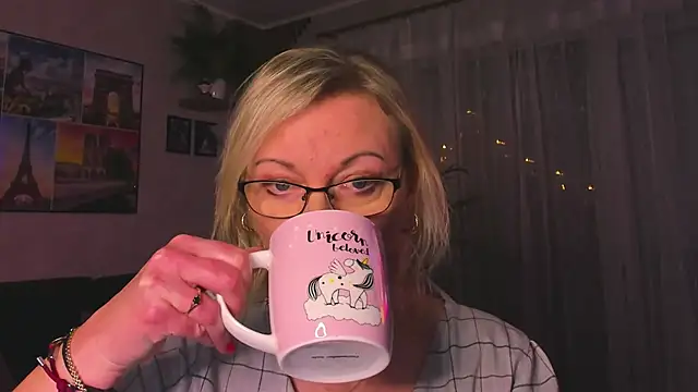 vanessa_chat Show in webcam