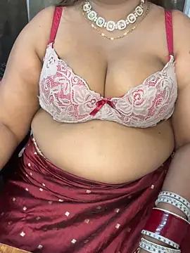 GEET-LOVE Adlı Modelin Canlı XXX Sohbeti