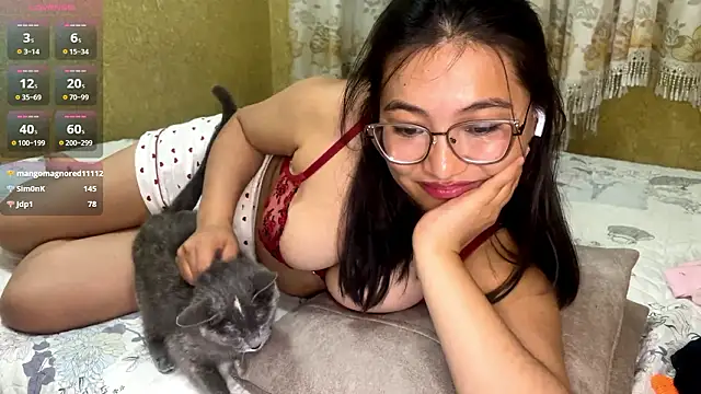 LinneaHyles Adlı Modelin Canlı XXX Sohbeti