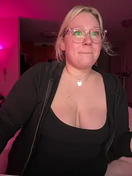 Онлайн чат XXX PiggyRose