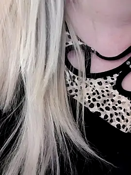 XXX chat uživo modela Missy_DM