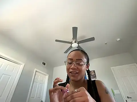 RylReese Adlı Modelin Canlı XXX Sohbeti