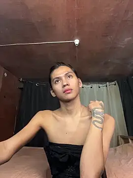 Chat +18 de Ur_latinahotpaprika ao vivo