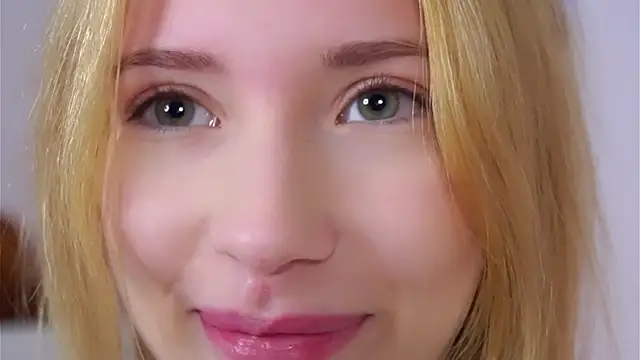 SunnivaCovil Chat XXX live