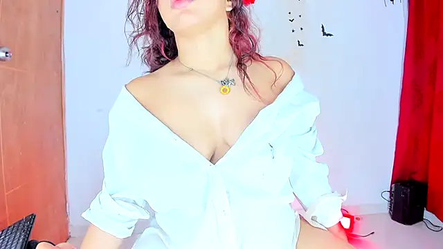 Emily_Coper18 Chat XXX in diretta