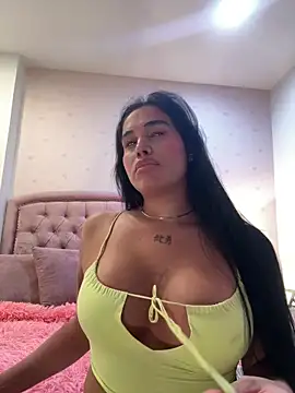 Bella__Wood Pertunjukan Webcam