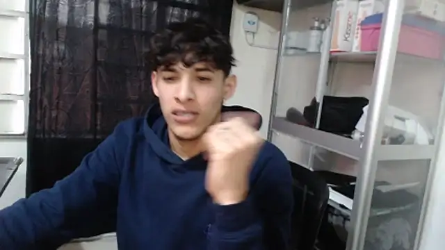 MaxStar26 Adlı Modelin Canlı XXX Sohbeti