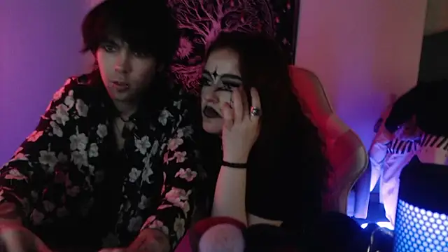 CrimsonVampCouple: онлайн-секс-чат