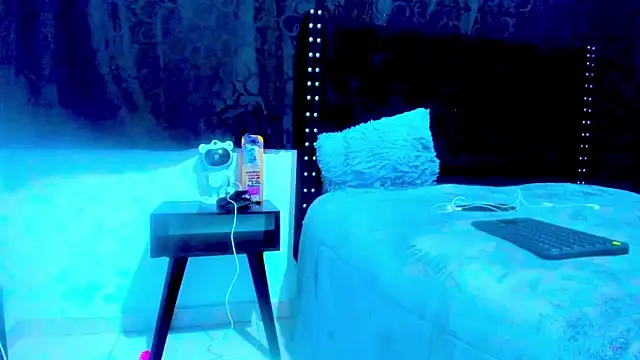 amareto_queen élő XXX-chatje