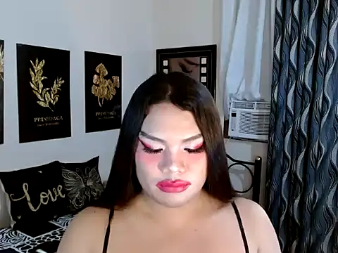 TSbrianaHugeCockのライブXXXチャット