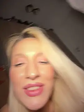 Ella_Charm Adlı Modelin Canlı XXX Sohbeti