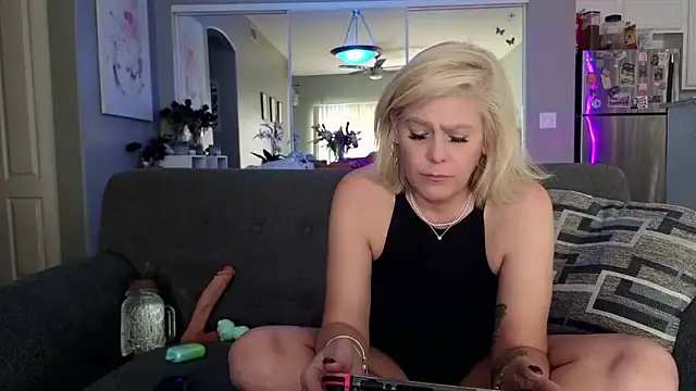 Lexi_Shocker: онлайн-секс-чат