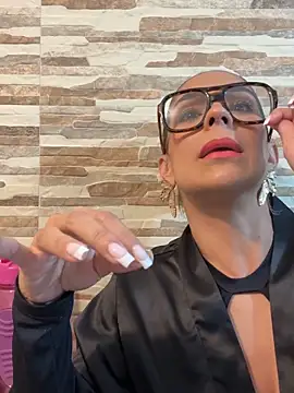 Mau_White Adlı Modelin Canlı XXX Sohbeti