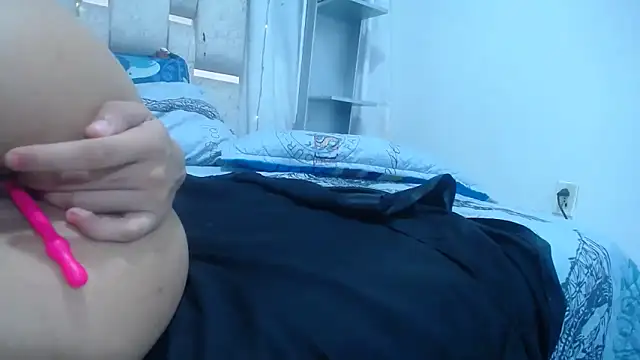 LAURA_SMIITH élő XXX-chatje