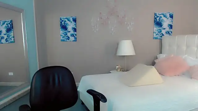 _Maddison_Ivanova_: онлайн-секс-чат