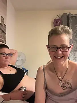 Curvy-Jinx Live XXX Chat