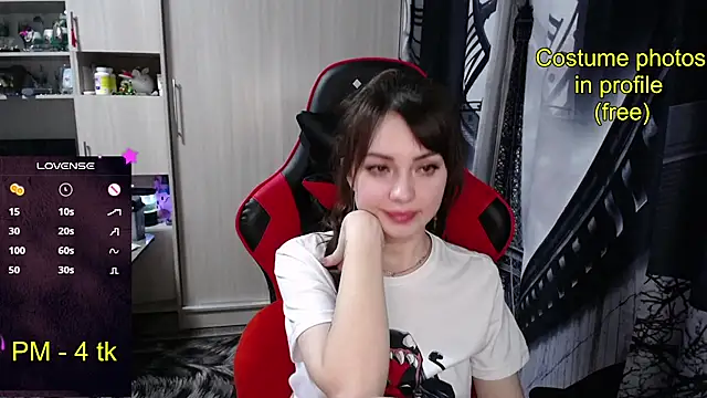 Nimfeya_ élő XXX-chatje