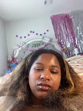 BigFineSelena live XXX chat