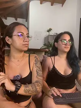 Jules_n_Gia live XXX chat