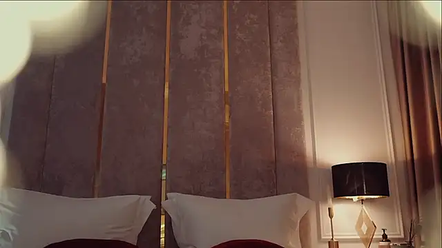 MilaDYstarlight: απευθείας συνομιλία ΧΧΧ