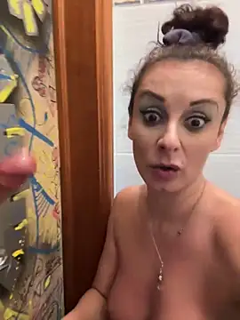 therealbeverlycious' Live XXX Chat