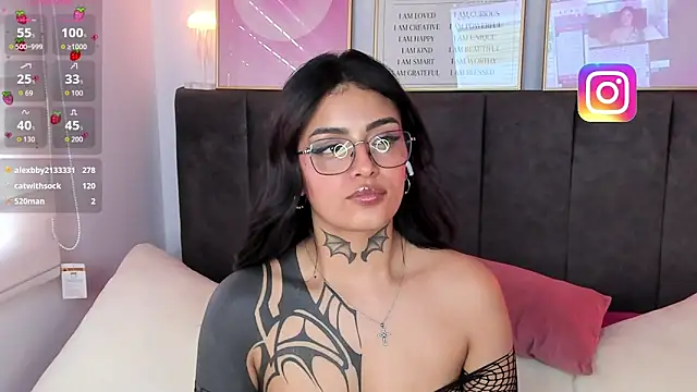 Hinataw33d01's Live XXX Chat