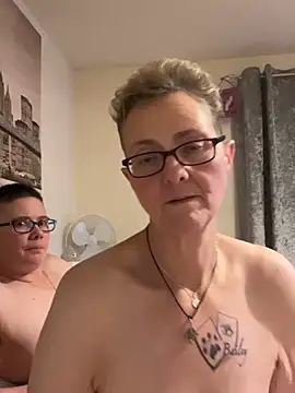 Curvy-Jinxn Live XXX chat