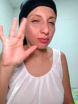 Aafsha_: διαδικτυακό σόου στην κάμερα