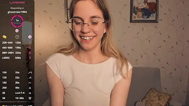 JoanBaggottのライブXXXチャット