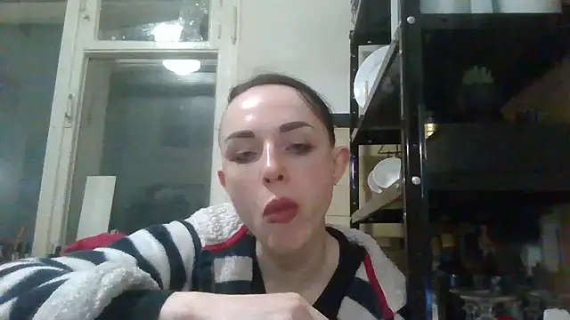 Trinsy_Love Chat XXX live