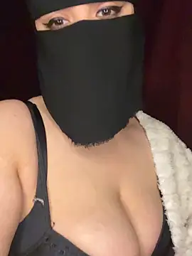 RooVaaN-Xx Adlı Modelin Canlı XXX Sohbeti