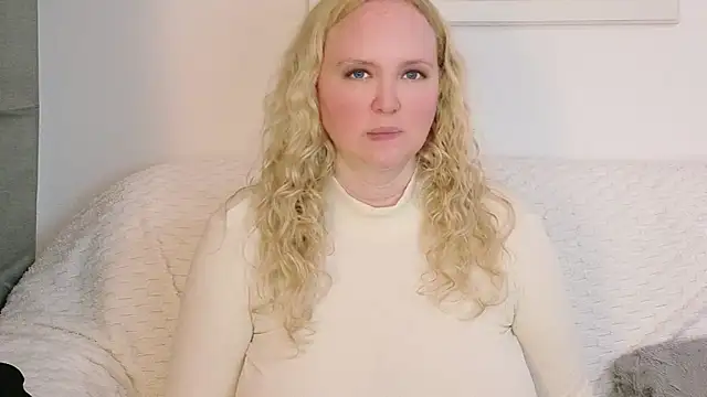 Sarah4you live XXX chat