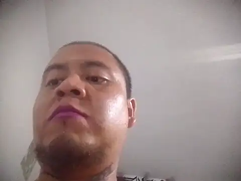 7305bisexual Chat XXX in diretta