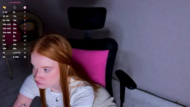 Alice_ShyFox élő XXX-chatje