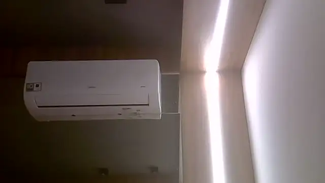 SkinnyKittenのライブXXXチャット