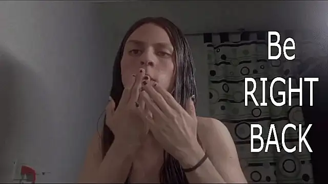 Petite-Goth élő XXX-chatje