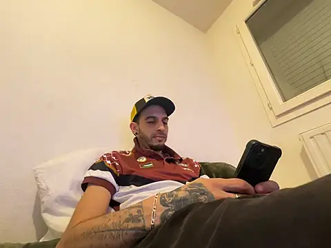 Rebeu313: вебкам-шоу